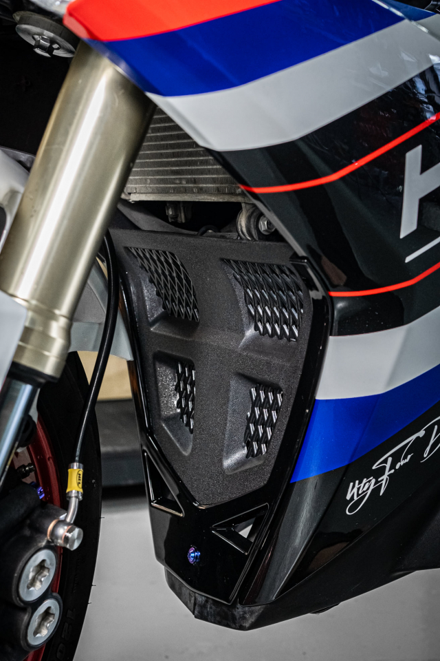 Phien ban Ex 150 do duoc lai tao giua Yamaha R1 va BMW S1000RR - 6