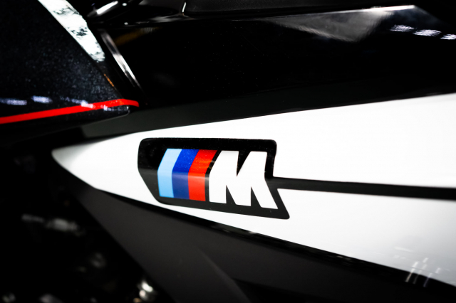 Phien ban Ex 150 do duoc lai tao giua Yamaha R1 va BMW S1000RR - 25