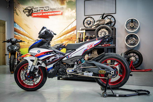 Phien ban Ex 150 do duoc lai tao giua Yamaha R1 va BMW S1000RR - 3