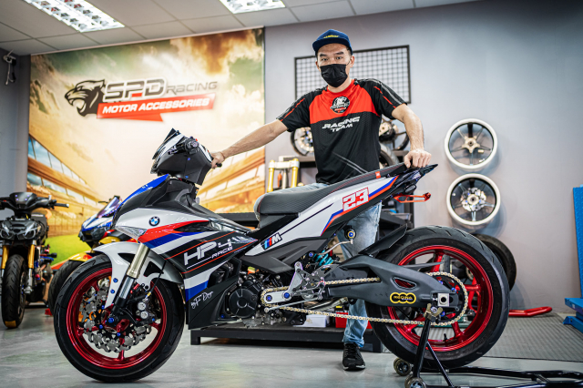 Phien ban Ex 150 do duoc lai tao giua Yamaha R1 va BMW S1000RR - 29