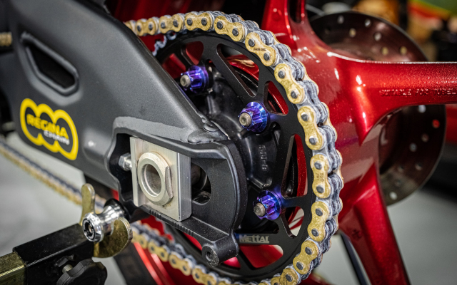 Phien ban Ex 150 do duoc lai tao giua Yamaha R1 va BMW S1000RR - 19