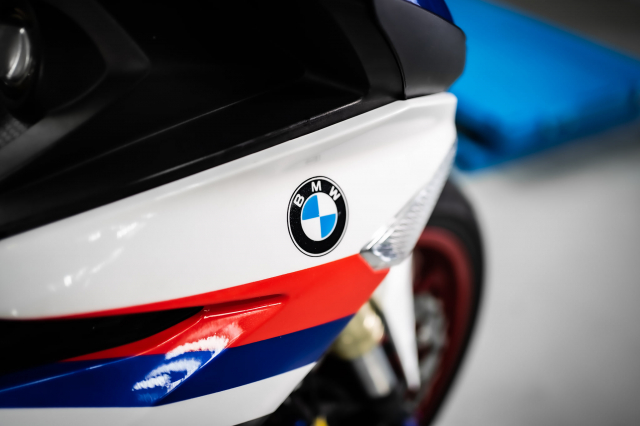 Phien ban Ex 150 do duoc lai tao giua Yamaha R1 va BMW S1000RR - 26