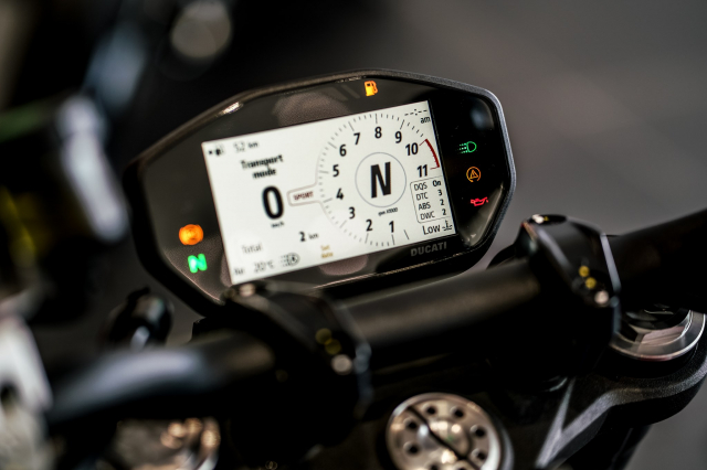 Ducati Monster 2021 ve Viet Nam voi gia hon 400 trieu dong - 4