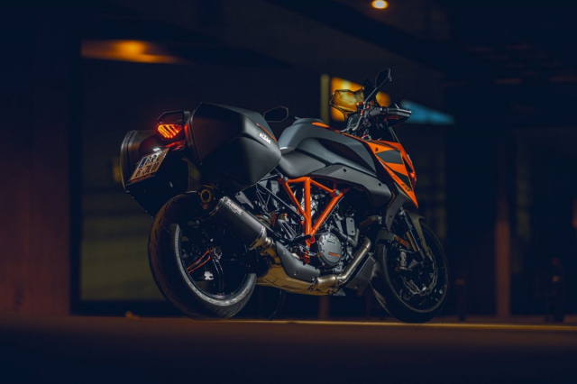 KTM 1290 Super Duke GT 2022 trinh lang noi bat voi nhieu cai tien dang gia - 3