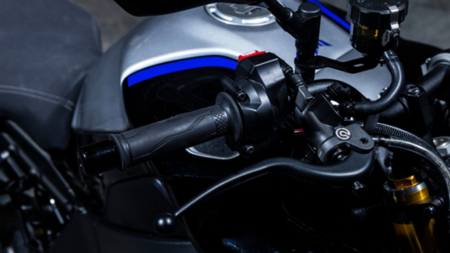 Yamaha MT10 SP 2022 trinh lang thong so sanh ngang Superbike R1M - 5