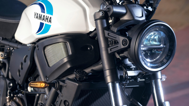 Yamaha XSR700 2022 so với màn trình diễn năm ngoái - 8