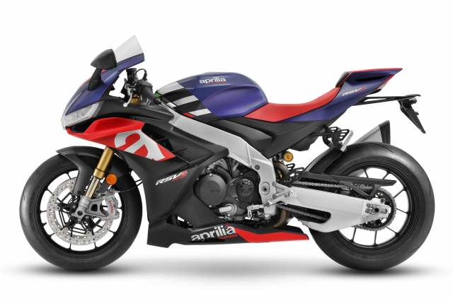 Aprilia RSV4 Factory 2022 phien ban ULTIMATE DARK trinh lang co gi khac biet - 6