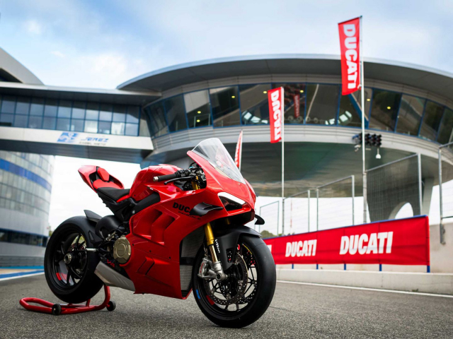 Đánh giá chi tiết Ducati Panigale V4 S 2022 sau khi được nâng cấp | 2banh.vn