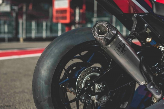 Honda CBR1000RRR SPA 100 phien ban dac biet lo dien - 8