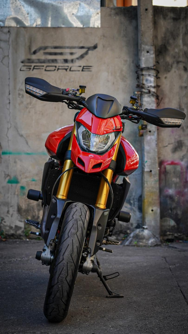 Ducati Hypermotard 950 do toi tan voi dan do choi cuc khung - 7