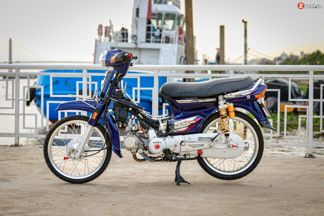Honda Dream do khoac tren minh bo ao day cuon hut don Xuan 2022 - 34