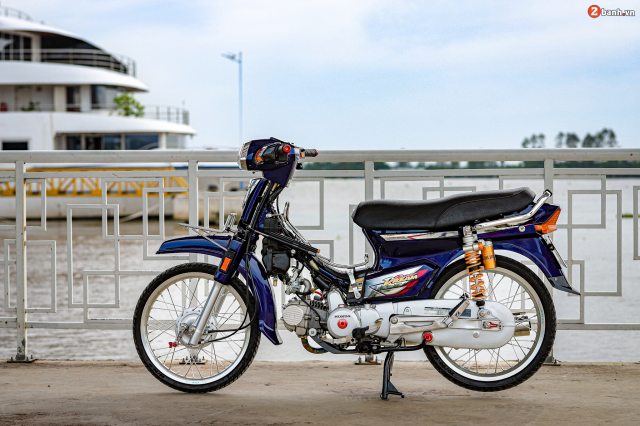 Honda Dream do khoac tren minh bo ao day cuon hut don Xuan 2022 - 35