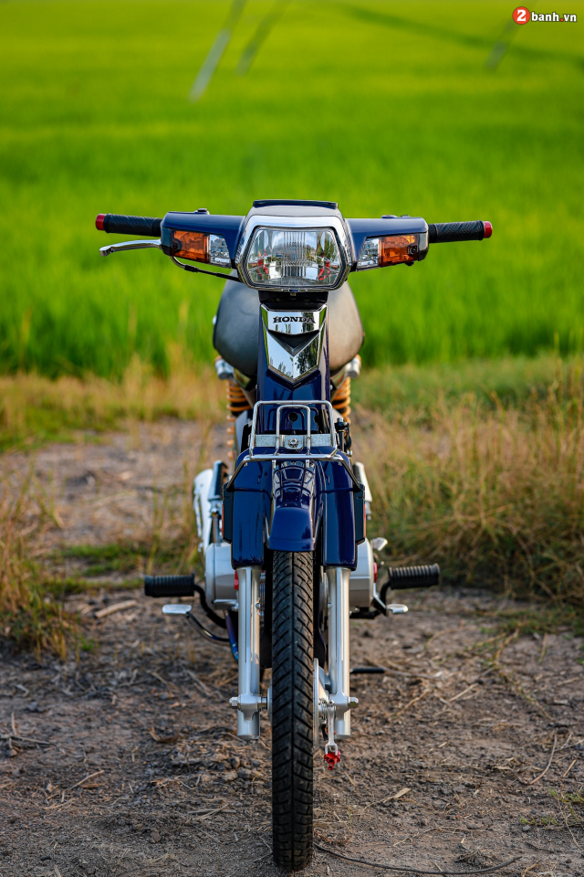 Honda Dream do khoac tren minh bo ao day cuon hut don Xuan 2022 - 39