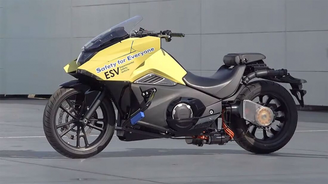 Tokyo 2017 Honda giới thiệu xe máy điện tự cân bằng Riding Assiste   OTOFUN News