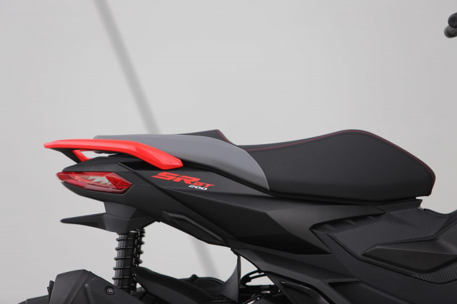 Aprilia SR GT 200 vua trinh lang tai thi truong Chau A - 11