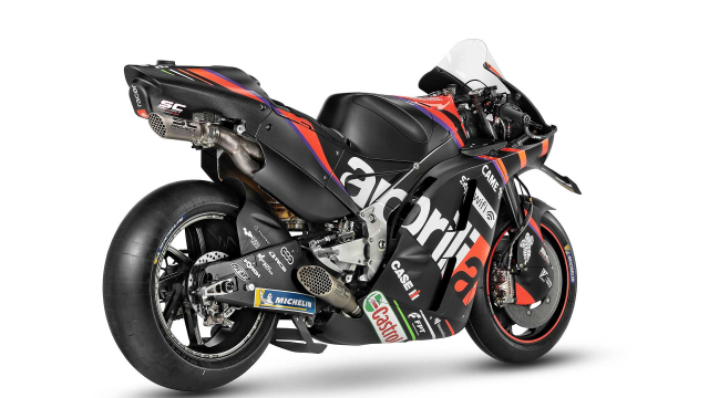 Doi dua Aprilia Racing RSGP ra mat MotoGP 2022 - 3