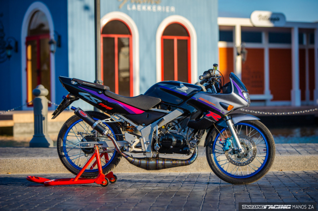Honda LS125 khoe tron than hinh nuot na duoi anh nang hoang hon - 5