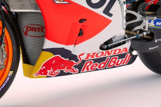 Doi dua Repsol Honda MotoGP 2022 lo dien voi ngoai hinh hoan toan moi - 9