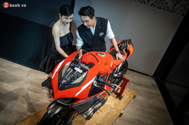 Can canh Ducati Superleggera V4 dat nhat va duy nhat cua doanh nhan Minh Nhua - 23