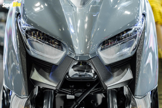 Chi tiet Yamaha XMAX SP 2022 trang bi phuoc Ohlins trinh lang - 5