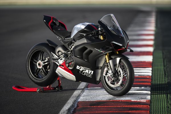 Ducati Panigale V4 SP2 lan dau tien lo dien - 3