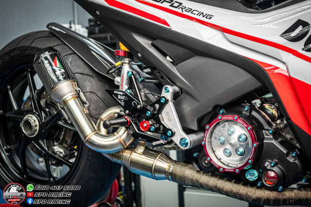 Chi tiet Ex 155 do dan chan Ducati Panigale V4 co 1 0 2