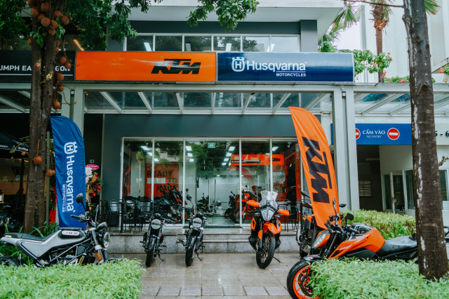 KTM va Husqvarna Motorcycle chinh thuc khai truong showroom dau tien tai Viet Nam