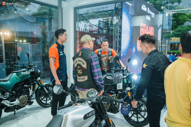 Showroom KTM va Husqvarna Motorcycle Ha Noi chinh thuc khai truong cung hang loat san pham moi - 13