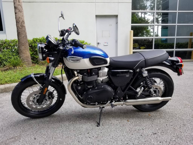 Triumph bonneville T100 black 2022