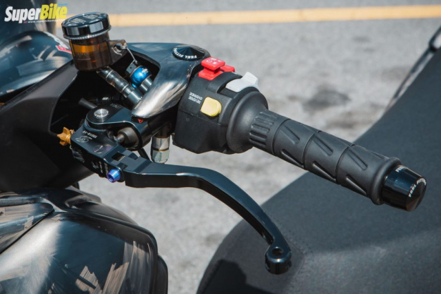 Yamaha XMAX300 do full carbon tu Fin Racing Bike - 5