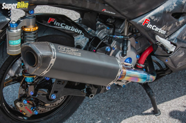 Yamaha XMAX300 do full carbon tu Fin Racing Bike - 9