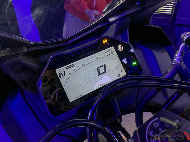 R15M 2022 duoc Yamaha trinh lang voi gia ban chua toi 80 trieu - 11