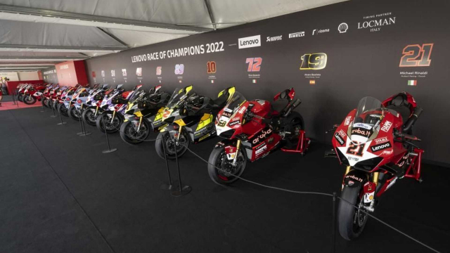 Ducati ban het cac mau xe dua Champions Panigale V4 S trong vai gio - 3