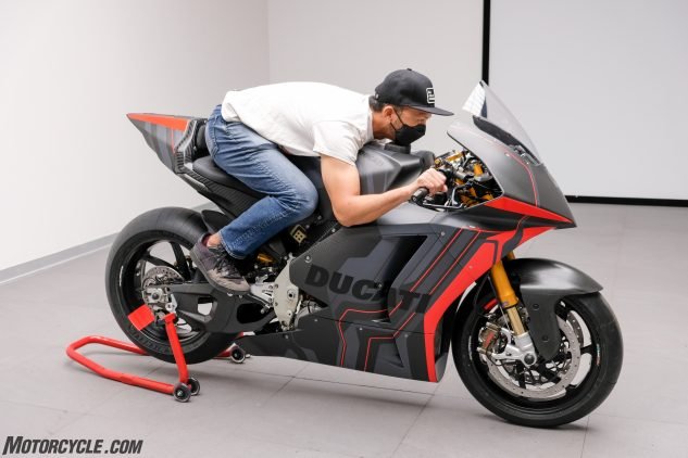 Ducati World Premiere 2023 se tiet lo Monster SP Scrambler Moi Panigale V4 R - 5