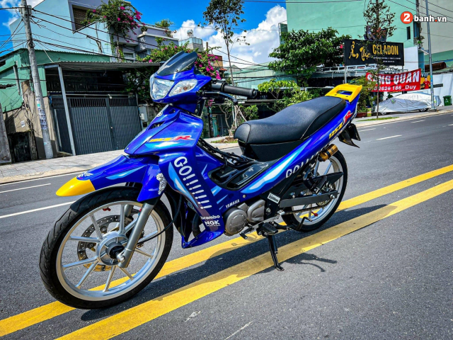 Yaz 125 khoac len minh bo ao Valentino Rossi kich doc - 3