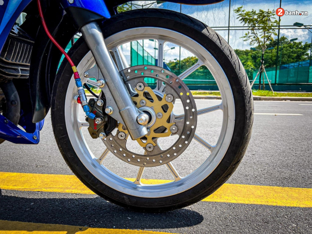 Yaz 125 khoac len minh bo ao Valentino Rossi kich doc - 7
