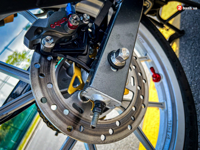 Yaz 125 khoac len minh bo ao Valentino Rossi kich doc - 9