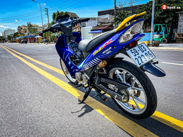 Yaz 125 khoac len minh bo ao Valentino Rossi kich doc - 11