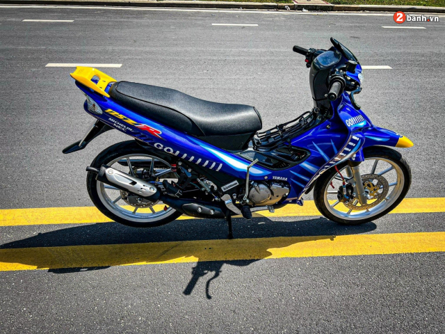 Yaz 125 khoac len minh bo ao Valentino Rossi kich doc - 16