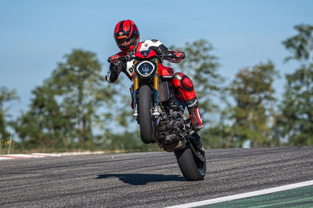 Ducati tiet lo Monster SP lo dien trong Mad For Fun - 3