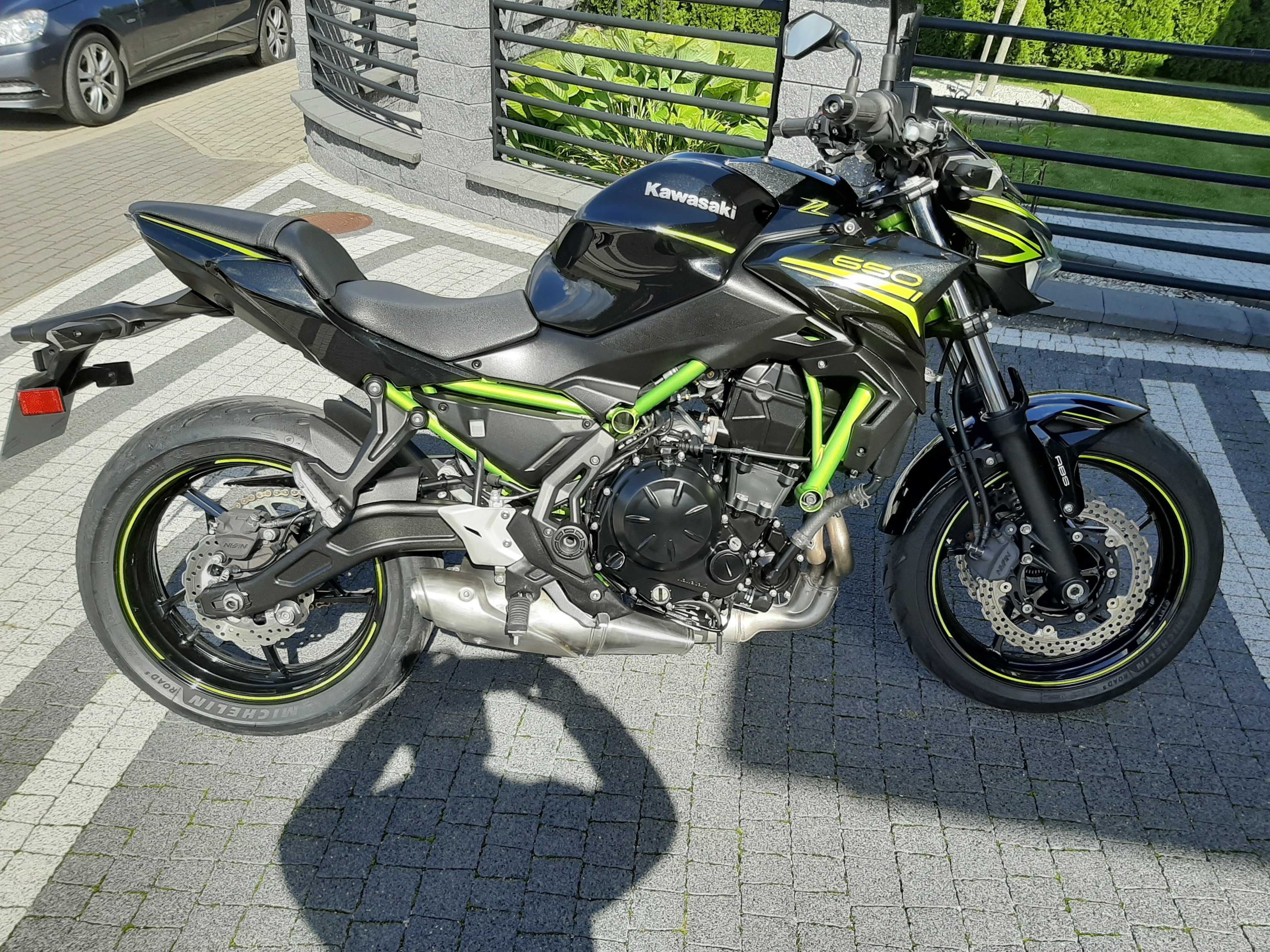 Kawasaki Z650 2020 den moi keng - 2