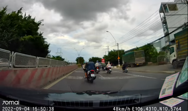 Oan uc cua tai xe xe hoi duoc giai nho Camera hanh trinh - 3