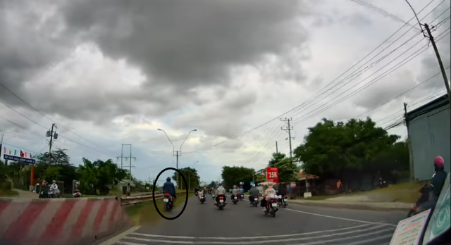 Oan uc cua tai xe xe hoi duoc giai nho Camera hanh trinh - 5