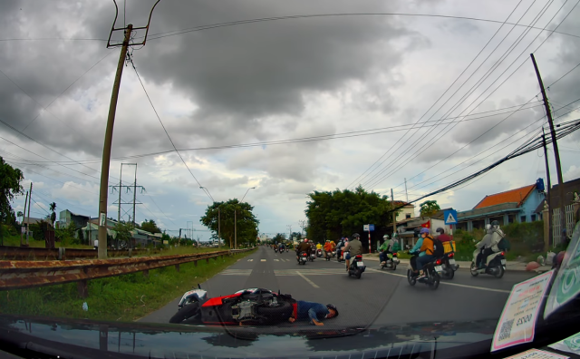 Oan uc cua tai xe xe hoi duoc giai nho Camera hanh trinh - 7