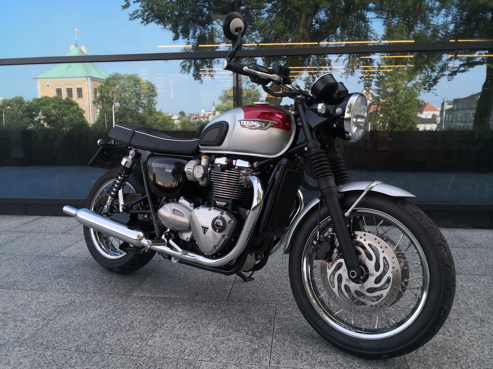 Triumph Bonneville T120 date 2020 do moi keng - 6