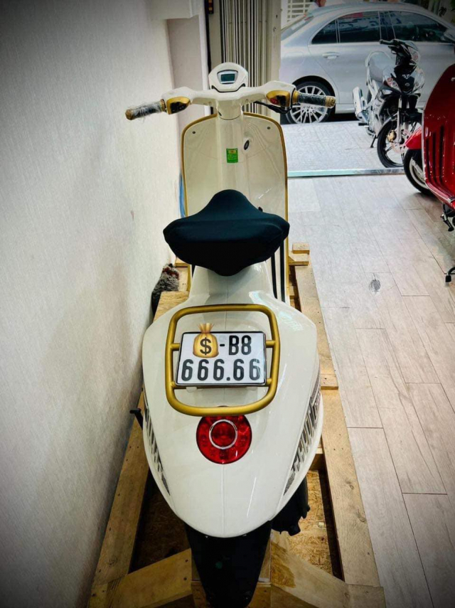 Vespa 946 Christian Dior het gia 35 ty dong o Sai Gon co gi - 5