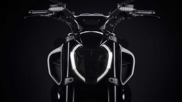 Ducati Diavel V4 2023 lot xac trong nam moi voi phuong cham Dare to be bold - 9