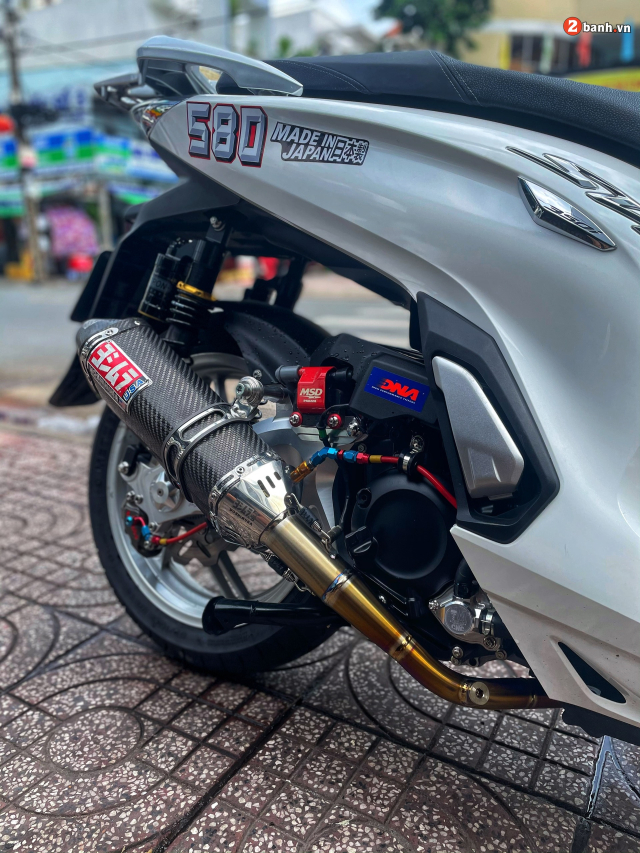 SH350i toat ra ve dep tao bao khi so huu mau po Nhat Ban it nguoi choi - 9