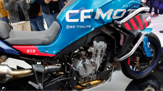 CFMoto 800MT RSport voi trai tim KTM 800 trinh lang tai EICMA 2022 - 5