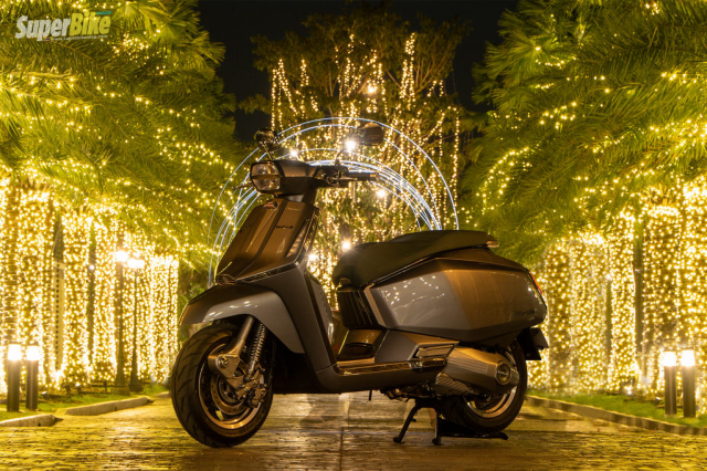 Danh gia Lambretta X300 mau xe tay ga khong chi dep ma con sang trong - 26